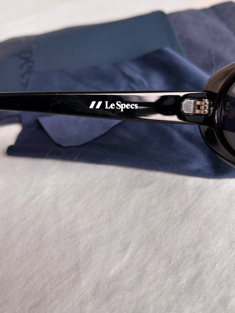 Le Specs 90s inspired